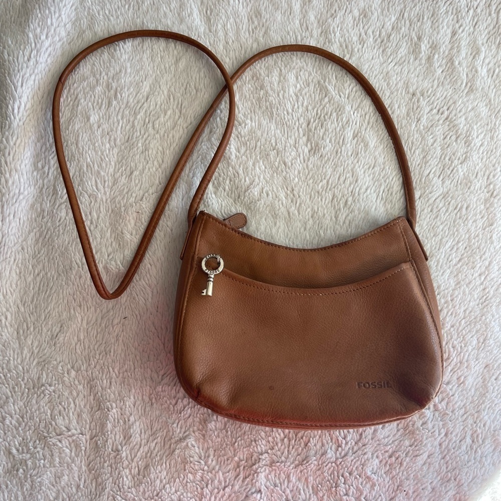 Fossil vintage small brown leather shoulder bag key hardware
